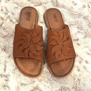 Born Flower Appliqué Women's Brown Slide Sandals size 8